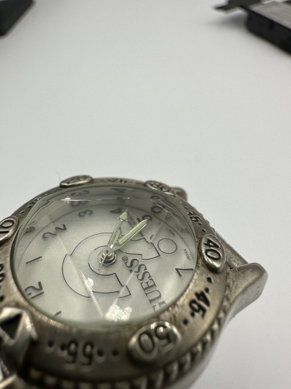 Vintage Guess Womens Watch Silver Tone White Dial Faceted Crystal Working 7" - Picture 11 of 13